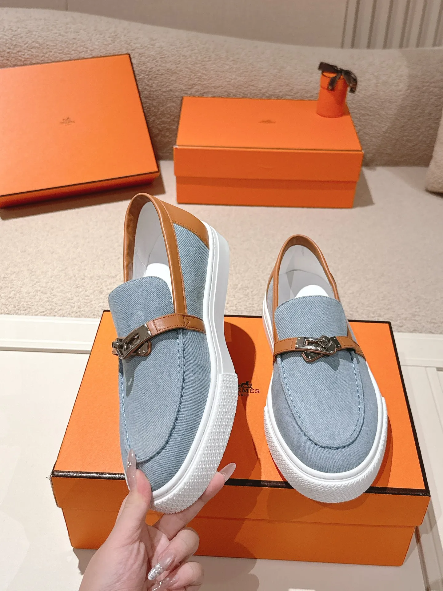 Men's shoes 💰640💰 Hermes# New Kelly buckle thick-soled loafers. Upper: cowhide/suede material. Lining: sheepskin lining. Outsole: exclusive molded outsole. Size: women's size 35-40, men's size 39-45 (female 41/male 46 customized, non-refundable)